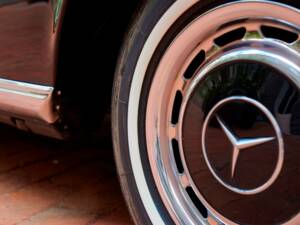 Image 91/188 of Mercedes-Benz 280 SE 3,5 (1971)