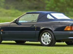 Image 28/50 of Mercedes-Benz SL 500 (1995)