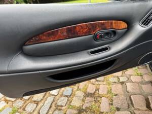 Image 23/28 of Aston Martin DB 7 Volante (1997)