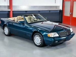 Imagen 5/7 de Mercedes-Benz SL 320 (1997)