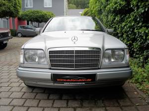 Image 5/22 of Mercedes-Benz E 200 (1995)