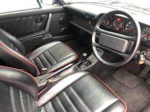 Image 11/13 of Porsche 911 Carrera 2 (1990)