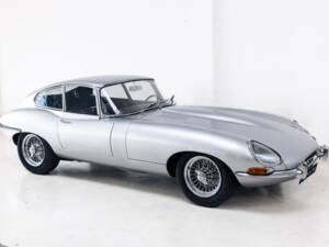 Image 4/42 of Jaguar E-Type 3.8 (1963)