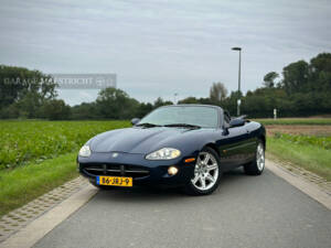 Image 1/100 of Jaguar XK8 4.0 (2000)