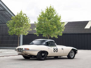 Image 3/15 of Jaguar E-Type 3.8 (1961)