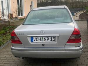 Image 2/12 of Mercedes-Benz C 200 (1997)