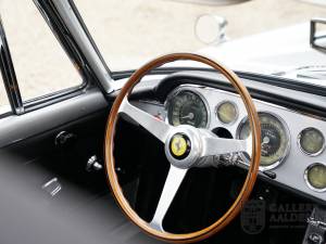 Bild 15/50 von Ferrari 250 GT 2+2 (1964)