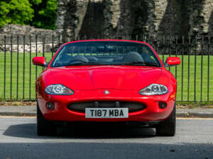 Image 6/33 of Jaguar XK8 4.0 (1999)