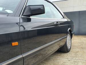 Image 14/30 of Mercedes-Benz 500 SEC (1986)