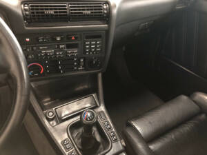 Image 19/28 of BMW M3 (1990)