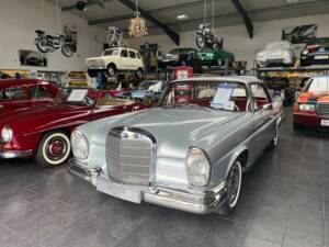 Bild 27/44 von Mercedes-Benz 250 SE (1967)