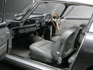 Image 16/18 of Aston Martin DB 4 Vantage (1963)