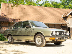 Image 11/63 of BMW 528i (1984)