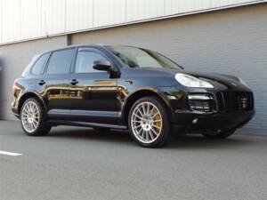 Image 2/98 of Porsche Cayenne GTS (2008)