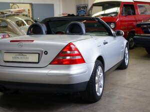 Afbeelding 17/40 van Mercedes-Benz SLK 230 Kompressor (1999)