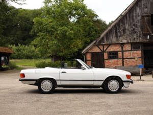 Immagine 5/73 di Mercedes-Benz 560 SL (1986)