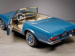 Image 17/38 of Mercedes-Benz 250 SL (1967)