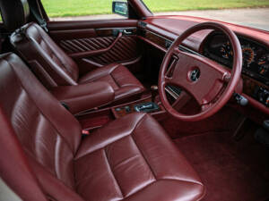 Image 2/50 of Mercedes-Benz 300 SE (1990)