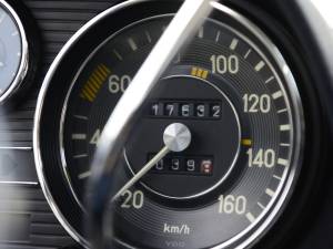 Image 2/31 de Mercedes-Benz 200 D (1971)