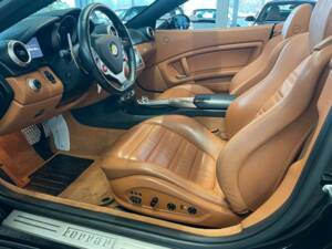 Immagine 14/19 di Ferrari California (2012)