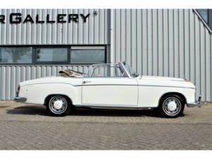 Image 2/35 of Mercedes-Benz 220 SE Cabriolet (1959)