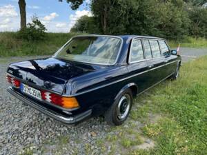 Image 7/24 de Mercedes-Benz 250 lang (1980)