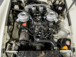 Image 40/50 of MG MGB GT V8 (1975)