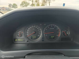 Bild 23/40 von Volvo V 70 2.4 (2004)