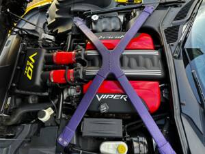 Image 17/35 of Dodge Viper SRT (2014)