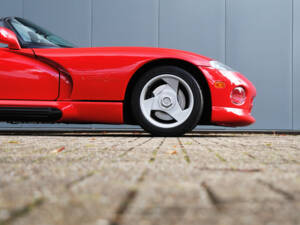 Image 11/61 of Dodge Viper RT&#x2F;10 (1993)