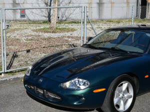 Image 12/23 of Jaguar XK8 4.0 (1998)