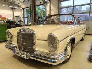 Image 1/9 de Mercedes-Benz 300 SE (1967)