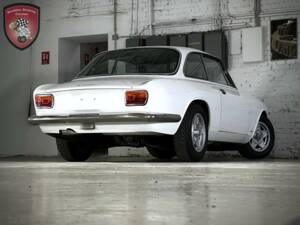 Immagine 4/53 di Alfa Romeo Giulia GT 1300 Junior (1970)