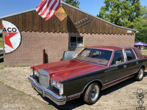 Image 1/50 of Lincoln Town Car (1984)