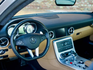 Imagen 22/50 de Mercedes-Benz SLS AMG (2011)