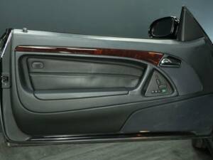 Immagine 10/30 di Mercedes-Benz SL 600 (2001)