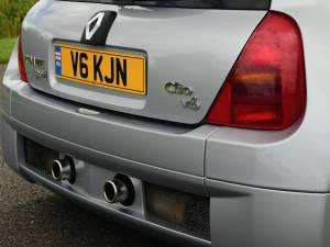 Image 24/50 of Renault Clio II V6 (1900)