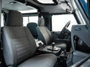 Image 21/43 of Land Rover Defender 90 &quot;50th Anniversary&quot; (1998)