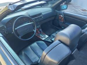 Image 21/22 of Mercedes-Benz 500 SL (1991)