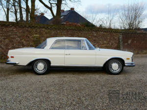 Image 27/50 de Mercedes-Benz 280 SE 3,5 (1971)