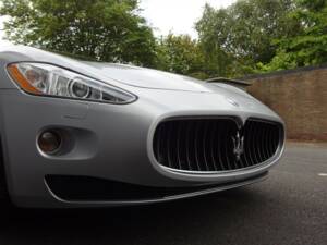 Image 12/98 de Maserati GranTurismo 4.2 (2009)