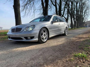 Image 19/19 of Mercedes-Benz C 32 AMG T (2001)