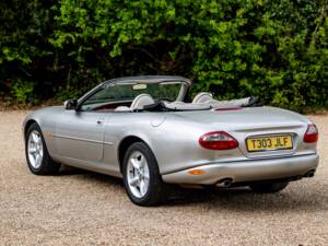 Image 4/41 of Jaguar XK8 4.0 (1999)