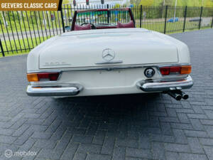 Image 8/20 de Mercedes-Benz 280 SL (1970)