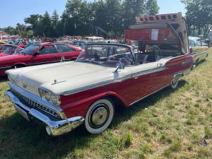 Image 3/31 of Ford Fairlane Skyliner (1959)