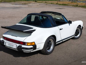 Image 16/45 of Porsche 911 Carrera 3.2 (1984)