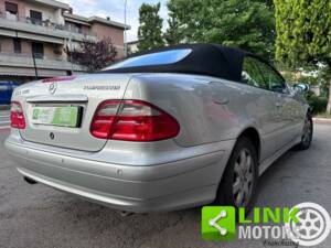 Imagen 5/10 de Mercedes-Benz CLK 320 (2000)