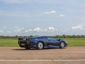 Image 4/15 of Jaguar XJ 220 (1994)