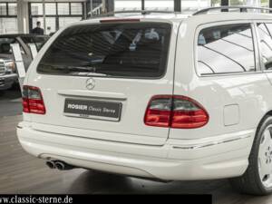 Imagen 11/15 de Mercedes-Benz E 55 AMG T (2001)