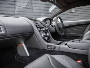 Bild 35/71 von Aston Martin DBS (2011)